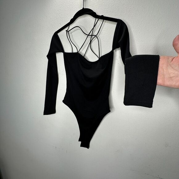 Black Bandeau Style Attached Arm Sleeve Criss Cross Back Bodysuit Snap Close M - Picture 3 of 14